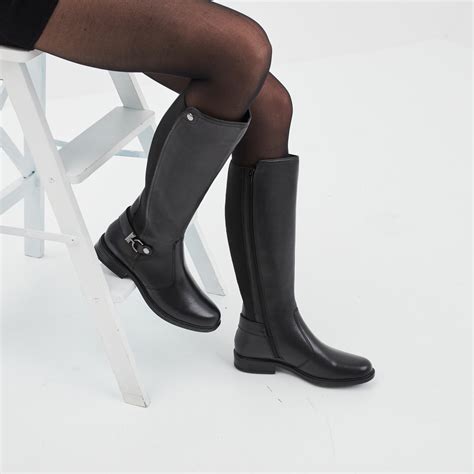 Bottes cavalières avec boucles en cuir noir femme.